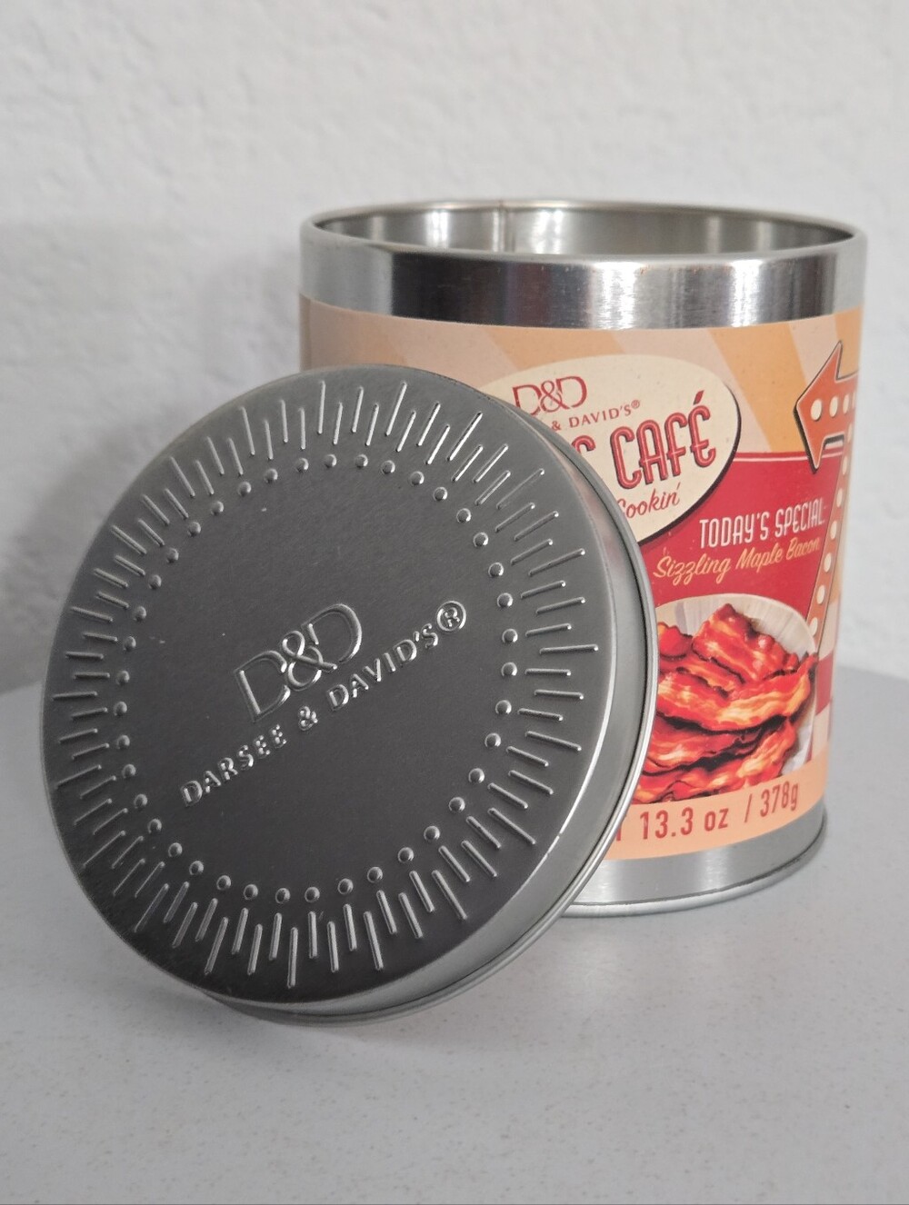 Darsee & David's Double Wick Candle Maple Bacon scent, tin canister and lid NEW